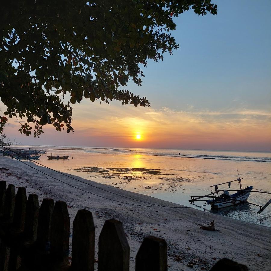Kambuna Bungalow Krui Bagian luar foto